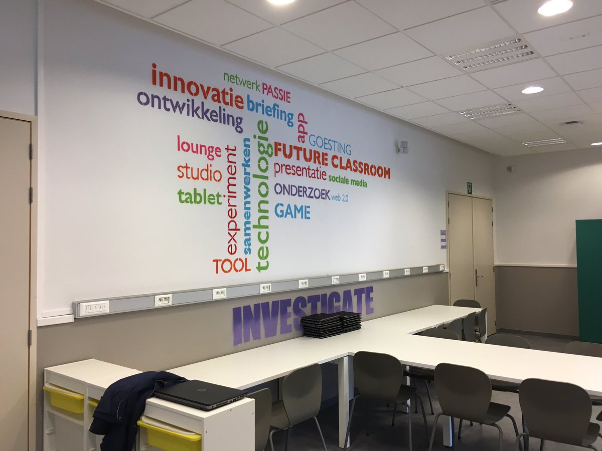 XG_lp2i's tweet image. Avec @wimbarbaix de @Barco au #lab210 du #rhizo lyceum #fcl_fr solutions collaboratives en situation👌🏻