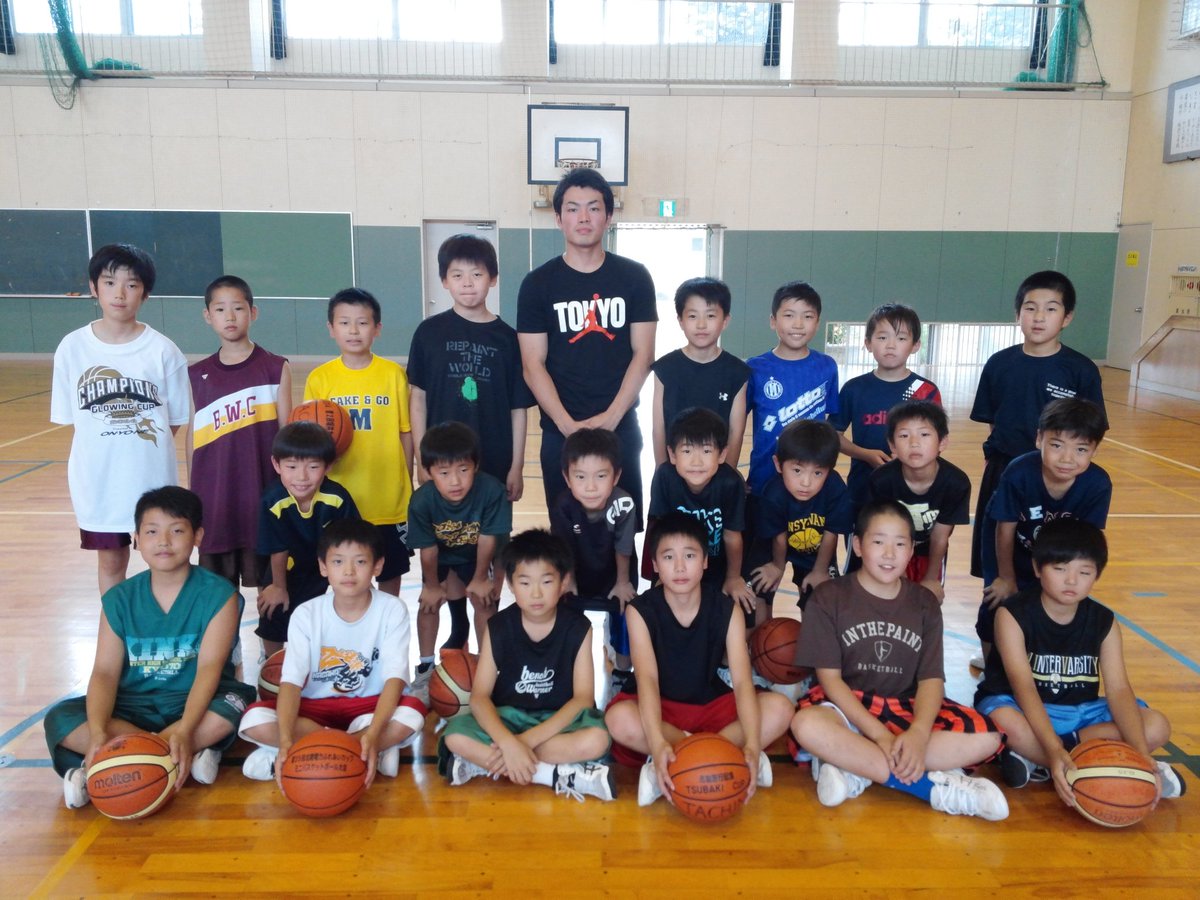 館野mbc 今日の練習に館野ミニバスobの森井健太 早稲田大3年 くんが参加してくれました 東京に帰る直前までしっかりと子供達を指導してくれました いつもナイスタイミングで私とチームにパワーを与えてくれる健太に感謝しています 健太ありがとう