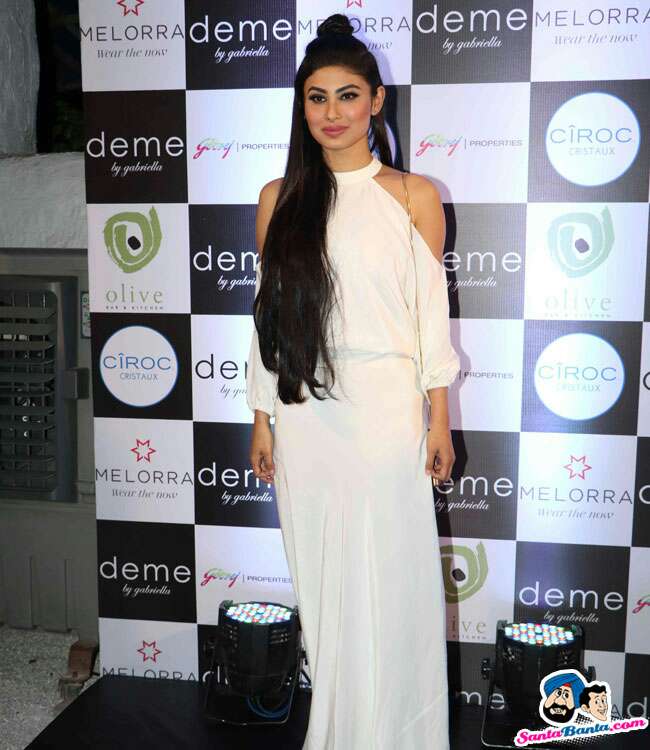 BollywoodStuff's tweet photo. @Roymouni 😍 https://t.co/zK48WiFo11