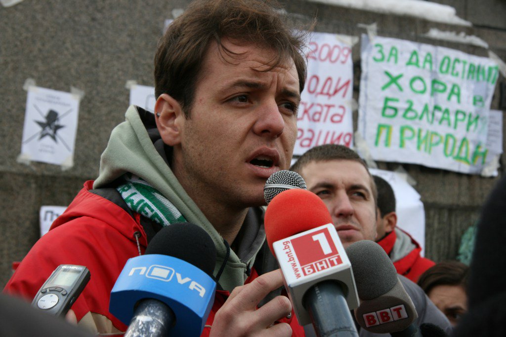 Как българският еко активист Борислав Сандов е съден заради Фейсбук статус banitza.net/%d0%be%d0%b1%d…