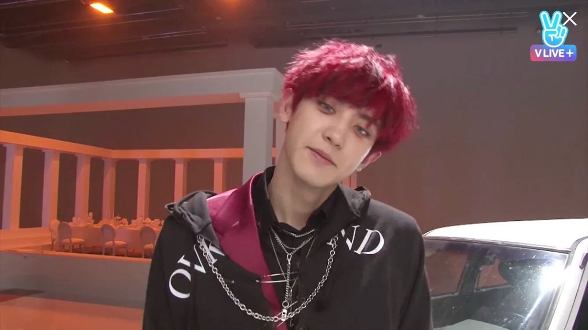 BUBBLETEAHOLIC's tweet photo. ชานยอลบอกว่าในเอ็มวีต้องโดนกองปราบตี แต่เขาไม่เจ็บ เพราะไม้กระบองที่ใช้ตีทำมาจากโฟม cr:kpoplover727 https://t.co/rO176AWniK