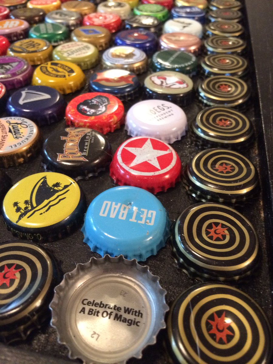 chris_day_4's tweet photo. Enjoying our table's new @magichat bottle cap border https://t.co/1TzWzsDriH