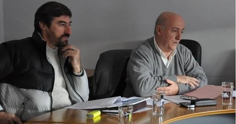 ConoSurInfo's tweet photo. Senadores del FPV presentan proyecto de Ley sobre tenencia responsable y sanidad animal ➡ https://t.co/wQXTNXma8a https://t.co/4OEwMu9m1i