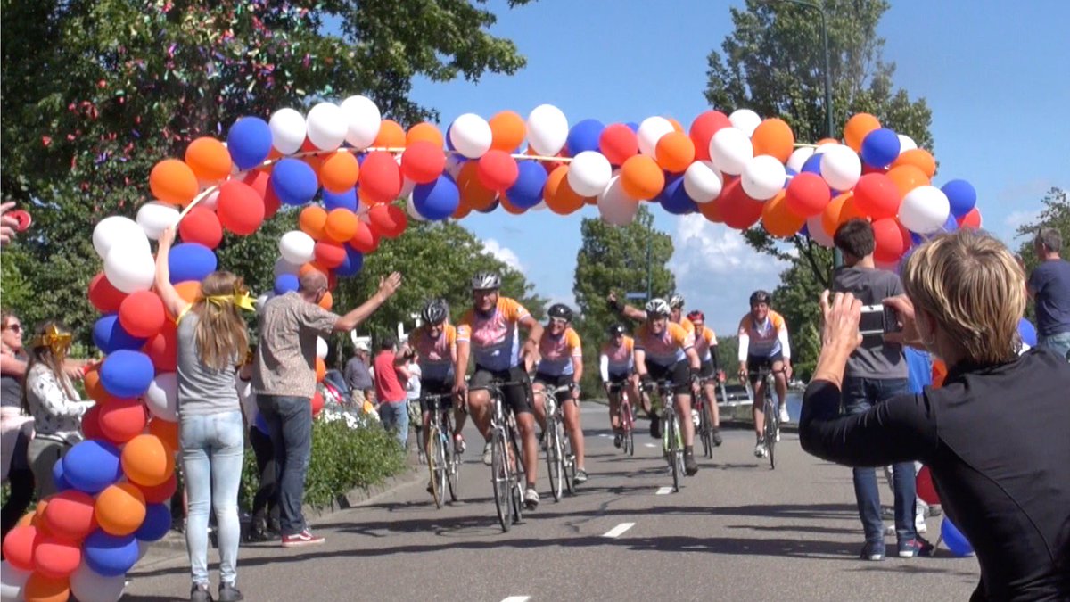 Wat een geweldig feest is het geweest! Dank aan iedereen die op wat voor manier dan ook heeft geholpen.