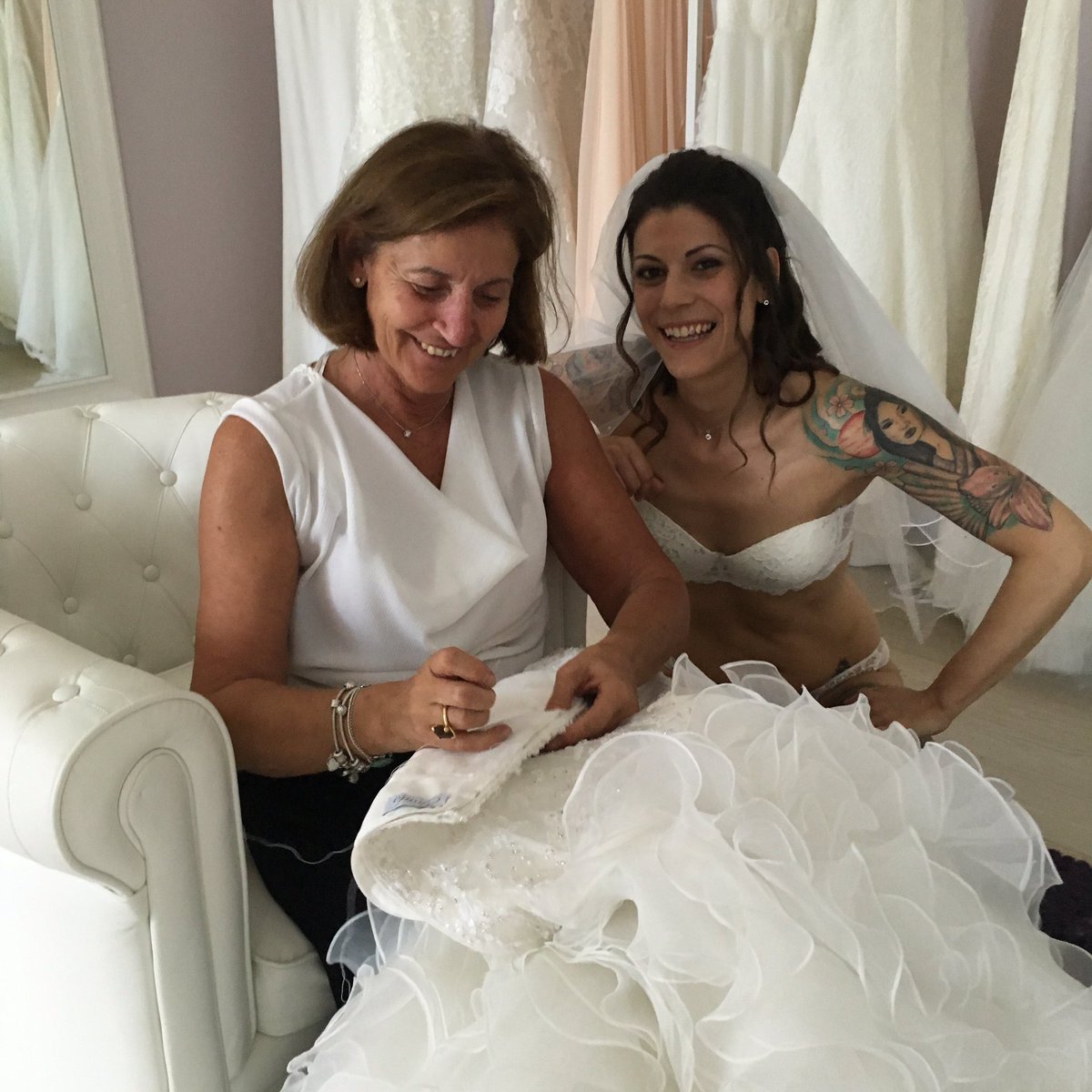 ubaldeschi's tweet photo. Wedding Planner multitasking #soloame https://t.co/h6ynppwT4l