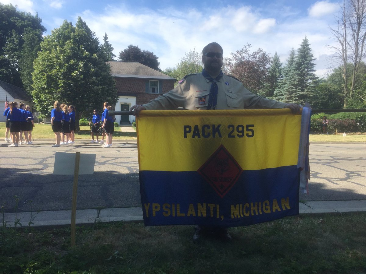Ypsi_Cubmaster's tweet photo. Getting ready for the parade with our #CubScouts #pack295 https://t.co/JsmFixSvLH