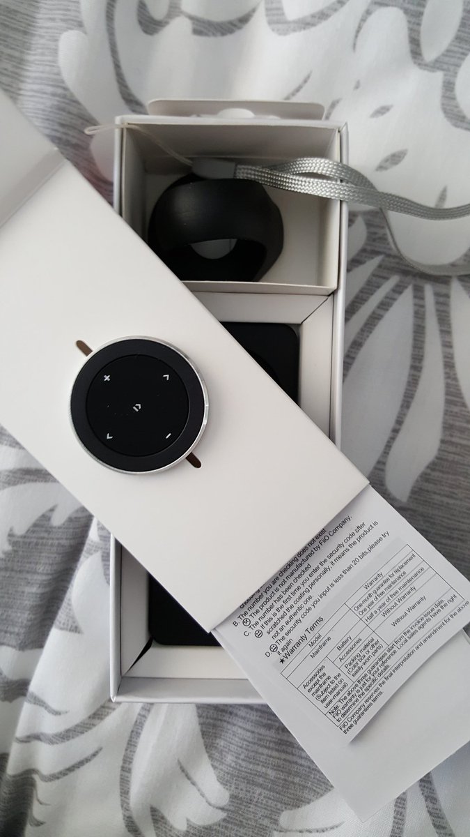 theoneinyellow's tweet image. .@FiiO_official @headfi @headfonics @onkyo_eu
1/3
Yay #FiiO #RM1 #Bluetoothremote arrived! 😄
headfonics.com/2016/05/the-rm…