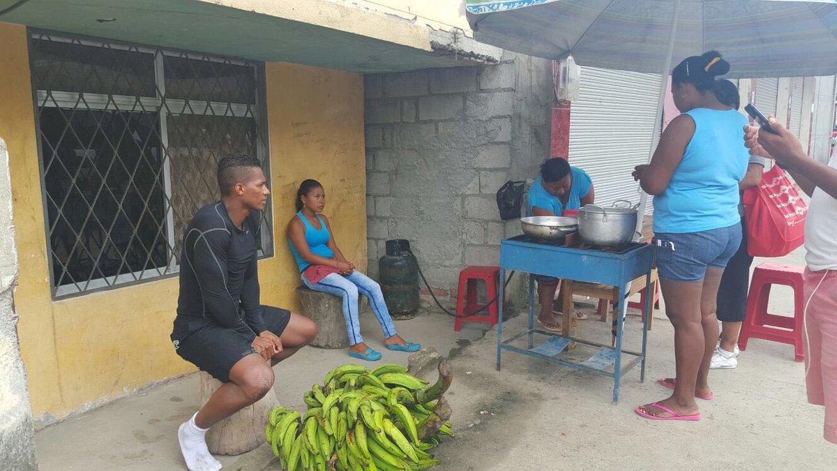 anto_v25's tweet photo. En alguna parte bellísima de mi Ecuador después de entrenar, esperando el desayuno. ⚽️💪🏽 https://t.co/YhpIfyKIq6