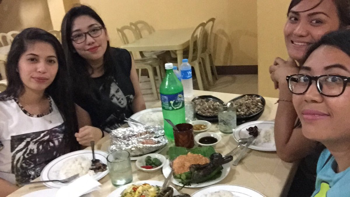 satobaebea's tweet photo. Road and food trip all night til morn with the best people #couzos https://t.co/30A2Kd23Kx