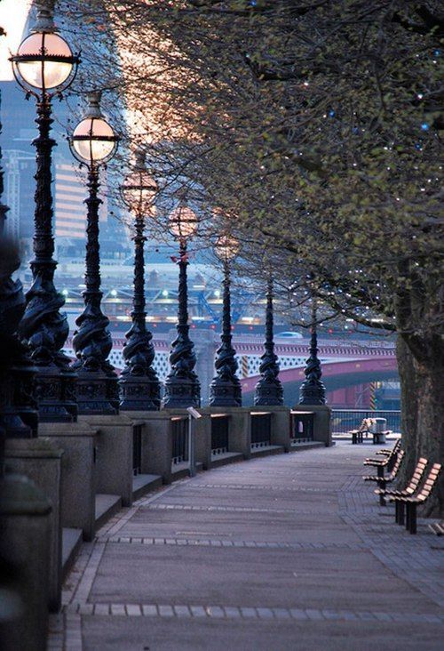 AdelekeNorman's tweet image. The Queens Walk, London, England #travel #traveling #pics