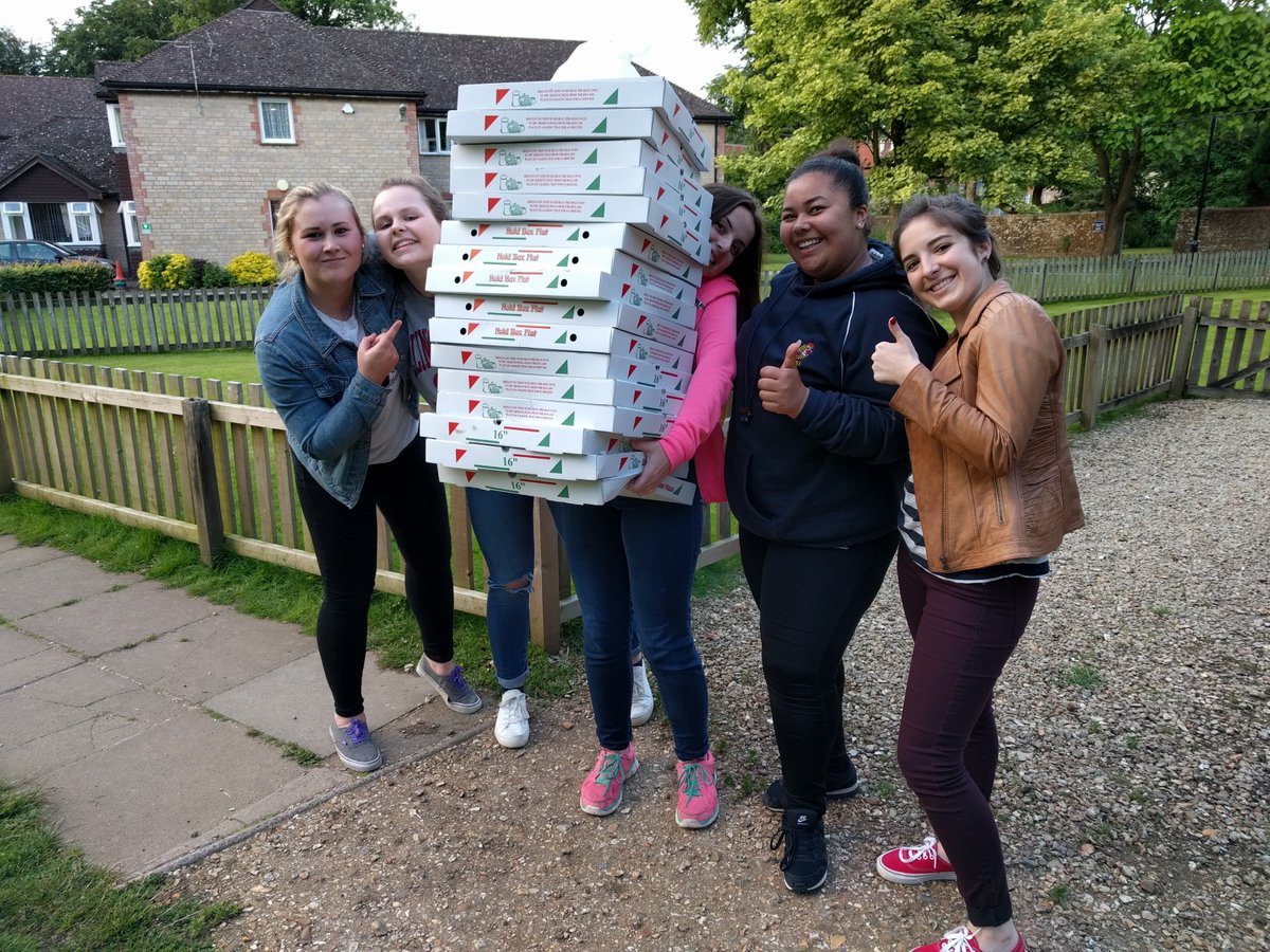 WStrattonhouse's tweet photo. This is how much pizza we ate #pizzamountain https://t.co/KEw9W0gi6F