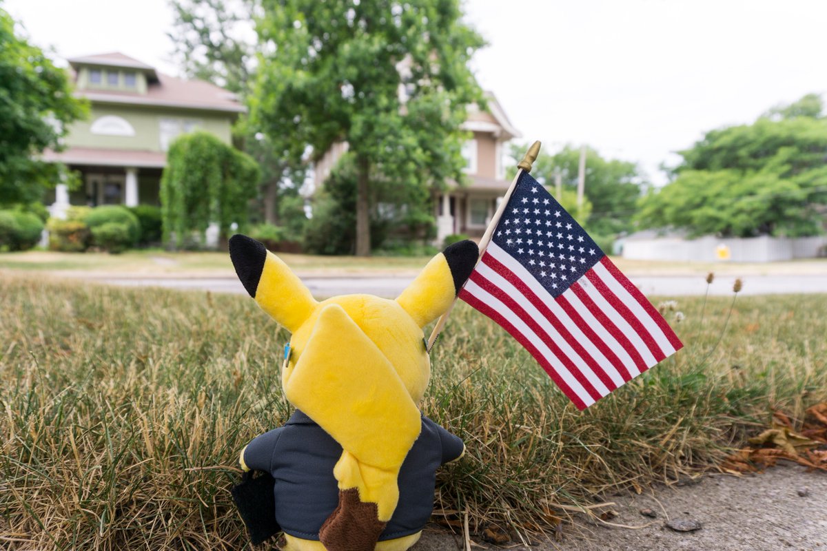 internpikachu's tweet photo. Happy 4th of July! We're here early for the parade! (maybe too early...?) Gotta get here early to get the best spot! https://t.co/Bok3x0xEF5