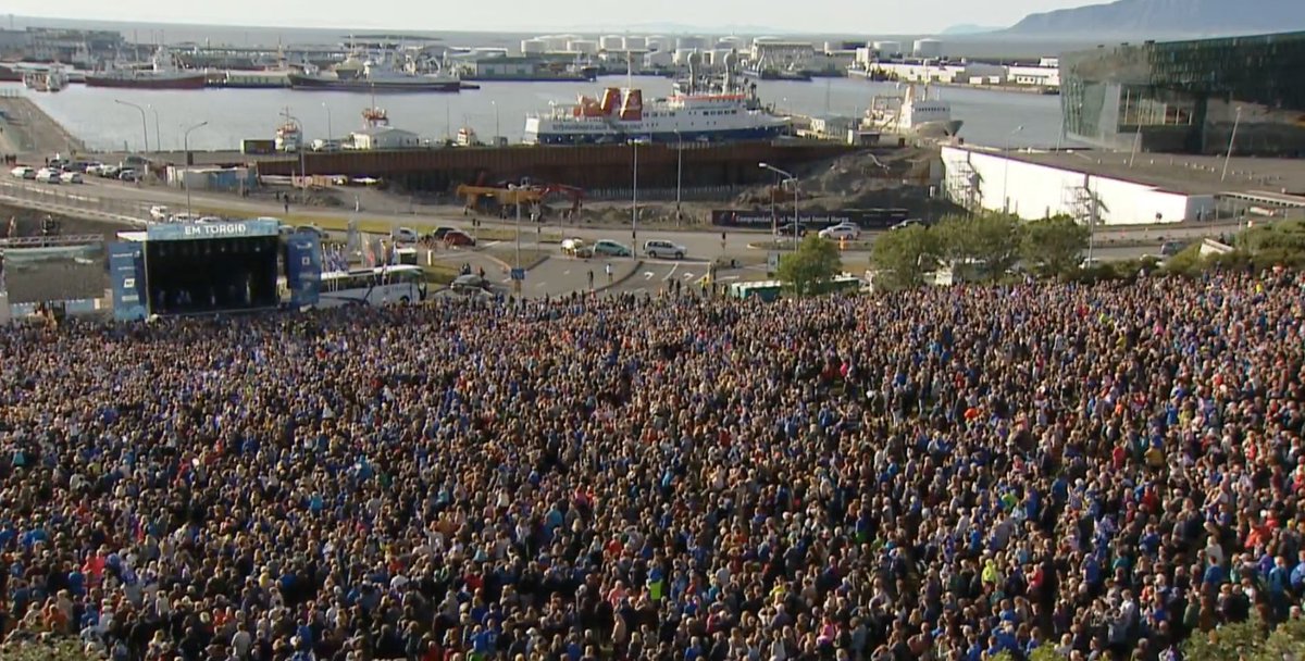 GissiSim's tweet photo. Icelandic football team comes home! https://t.co/04vUoxntpF
