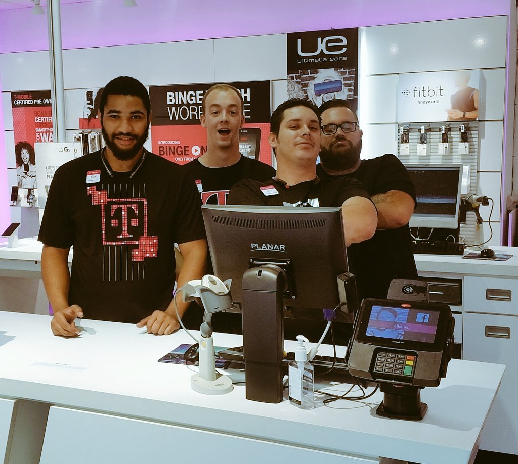 JauwonWilder's tweet photo. Arden Fair ready to take on customers this 4th of July! 👊 @MobileOneLLC @dperry2929 @Mobile1_SteveO https://t.co/3lzYup5nyu