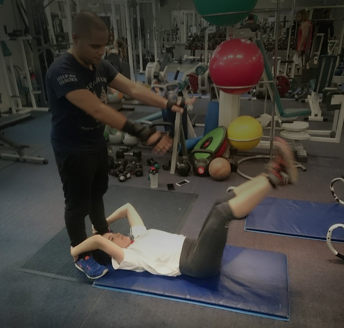 Abs work with my big bro. <a href="/TeamSportsAid/">SportsAid</a> <a href="/SnowsportEng/">Snowsport England</a> <a href="/WhyAintYou/">Why Ain't You?</a> <a href="/HEAD_SKI/">HEAD Japan SKI Official</a> #ski #fitness #gym #abs #supportthenext