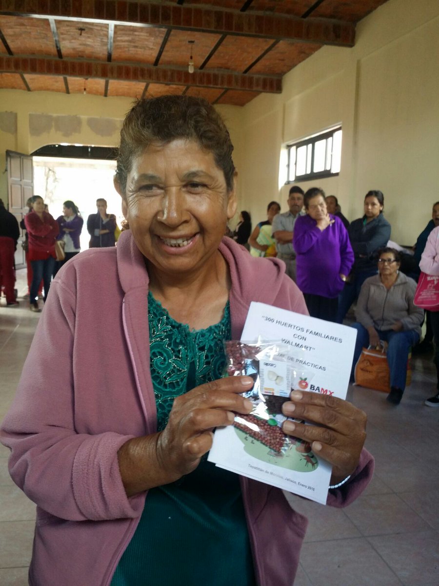 BamxTepatitlan's tweet photo. Ha empezado el taller de 300 huertos familiares y estamos agradecidos con Walmart por su gran ayuda. https://t.co/GNJ9M6d5R3