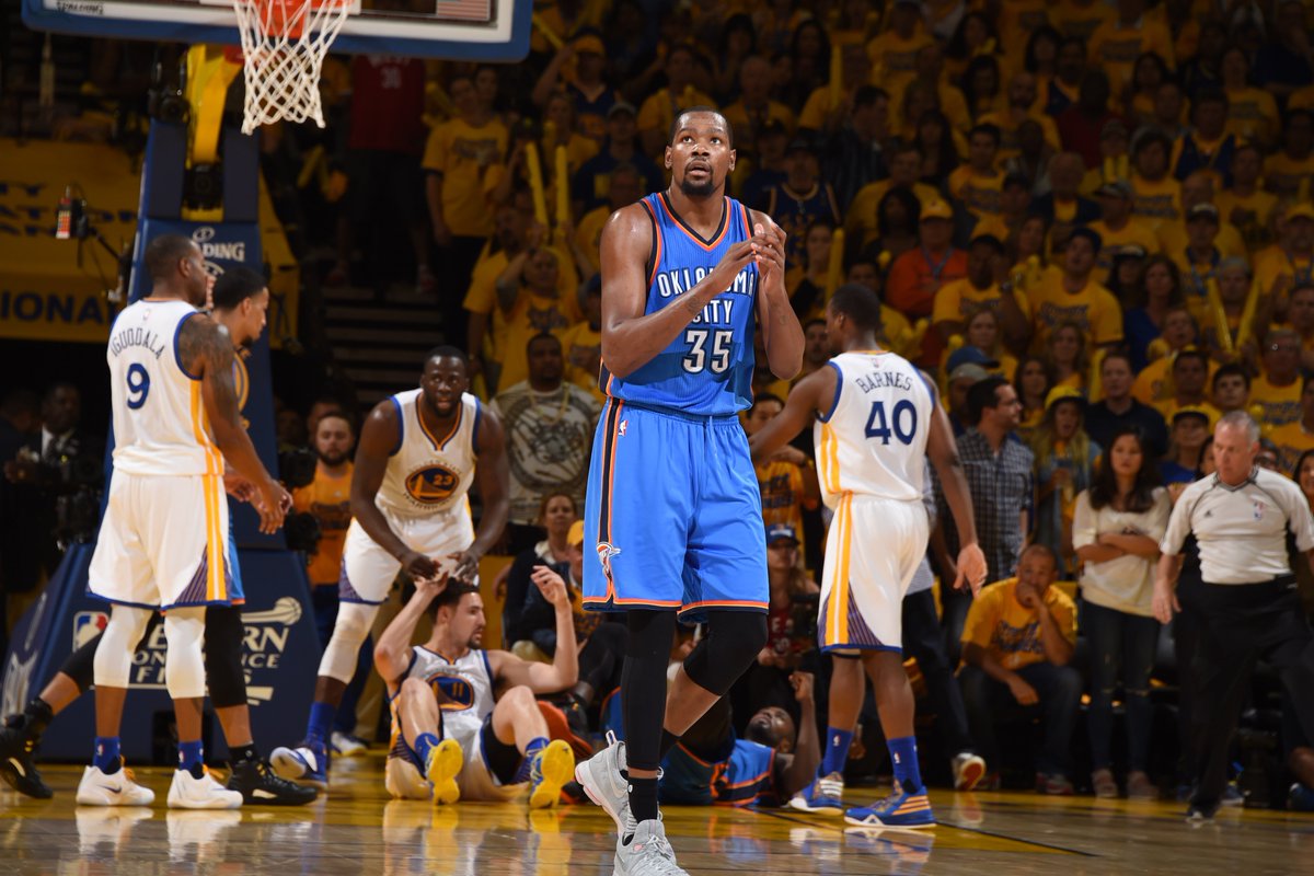 NBATV's tweet photo. Kevin Durant agrees to sign with the Warriors (Players Tribune: https://t.co/V3zzp70fi6) https://t.co/rcuIeXRgRf