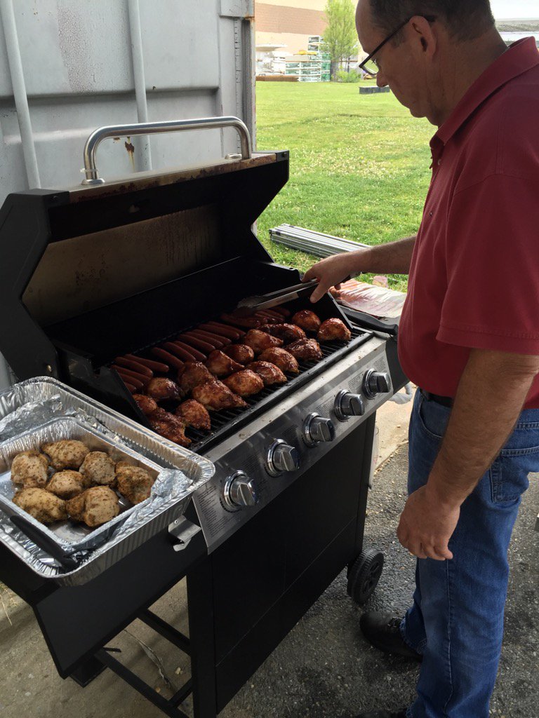 sjdiddle's tweet photo. Asm Frank taking care of our associates.@C2Brian @JoeZuniga1 @paulclymer https://t.co/Na4VHHyMND