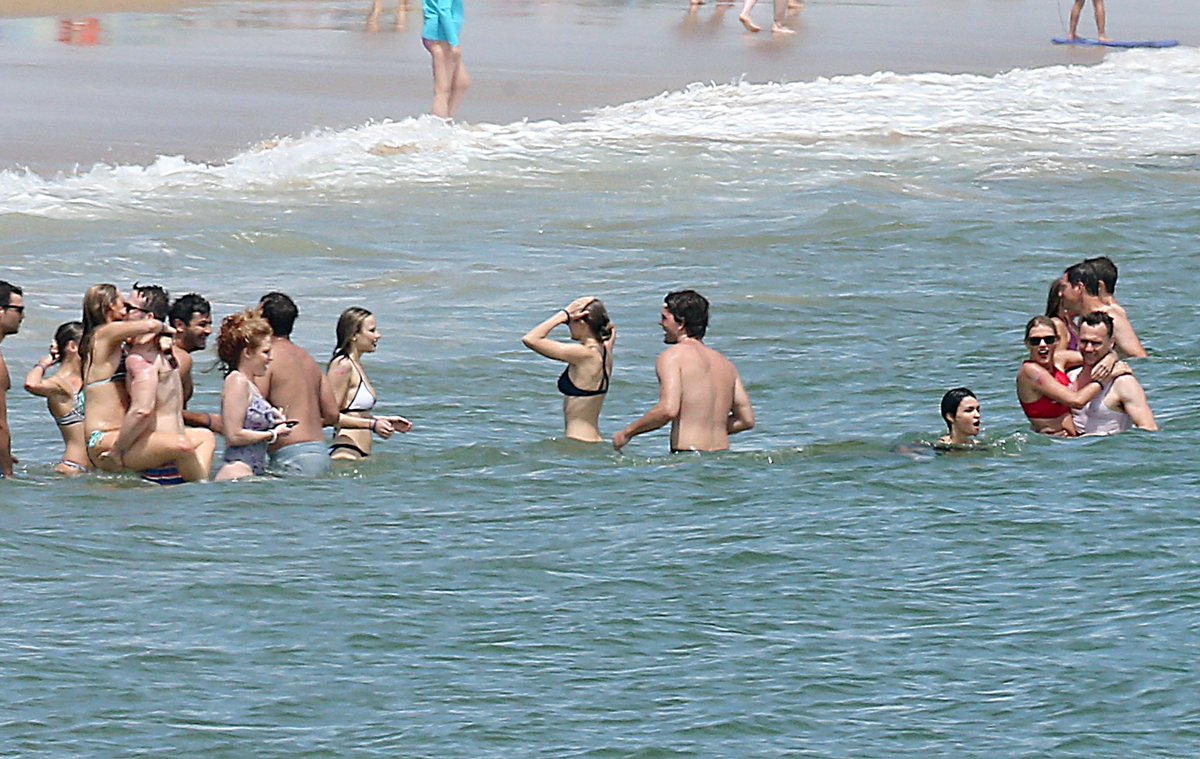 Cosmopolitan's tweet photo. *So* Many Celebrities Made Out in the Ocean at Taylor Swift's Fourth of July Party https://t.co/gINFZSPhk6 https://t.co/Tdpys7sTOS