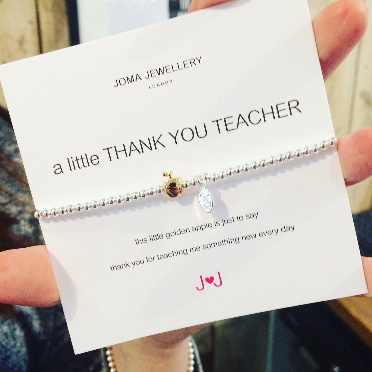 BarocNeath's tweet image. This little golden apple is just to say thank you for teaching me something new every day🍏 #teachergifts #baroc