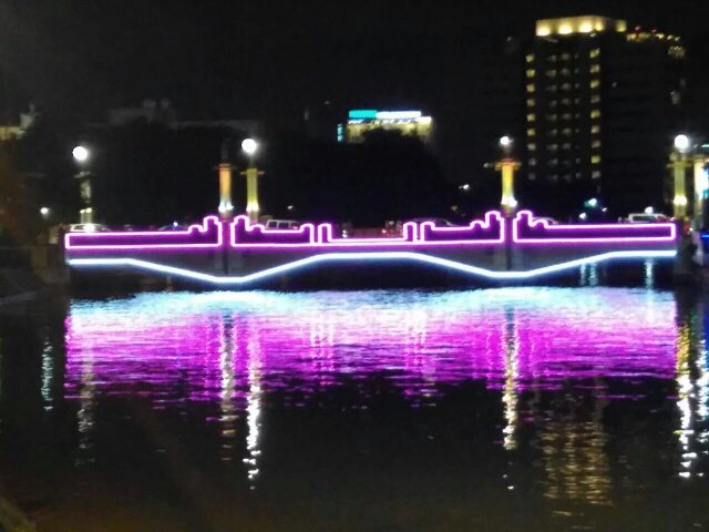 SurabayaView's tweet photo. Cantiknya Jembatan Gubeng Surabaya di malam hari. via @Humas_kotasby https://t.co/cYsjbaZreT