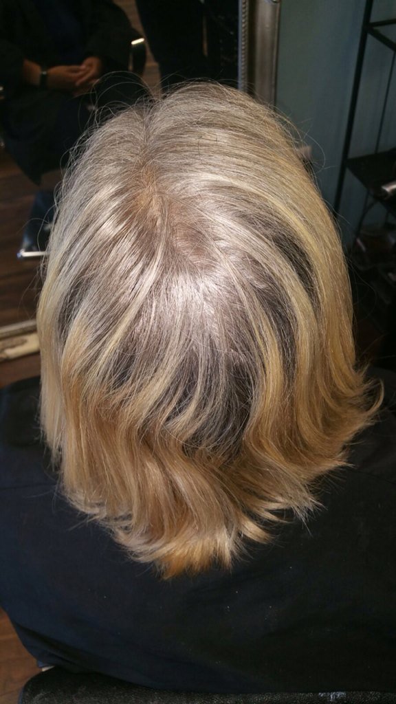 cherrybombgals's tweet photo. Gorgeous full head highlights by Nicola! #olaplex #hair #hairhour #behindthechair https://t.co/lo6pWWKs7a
