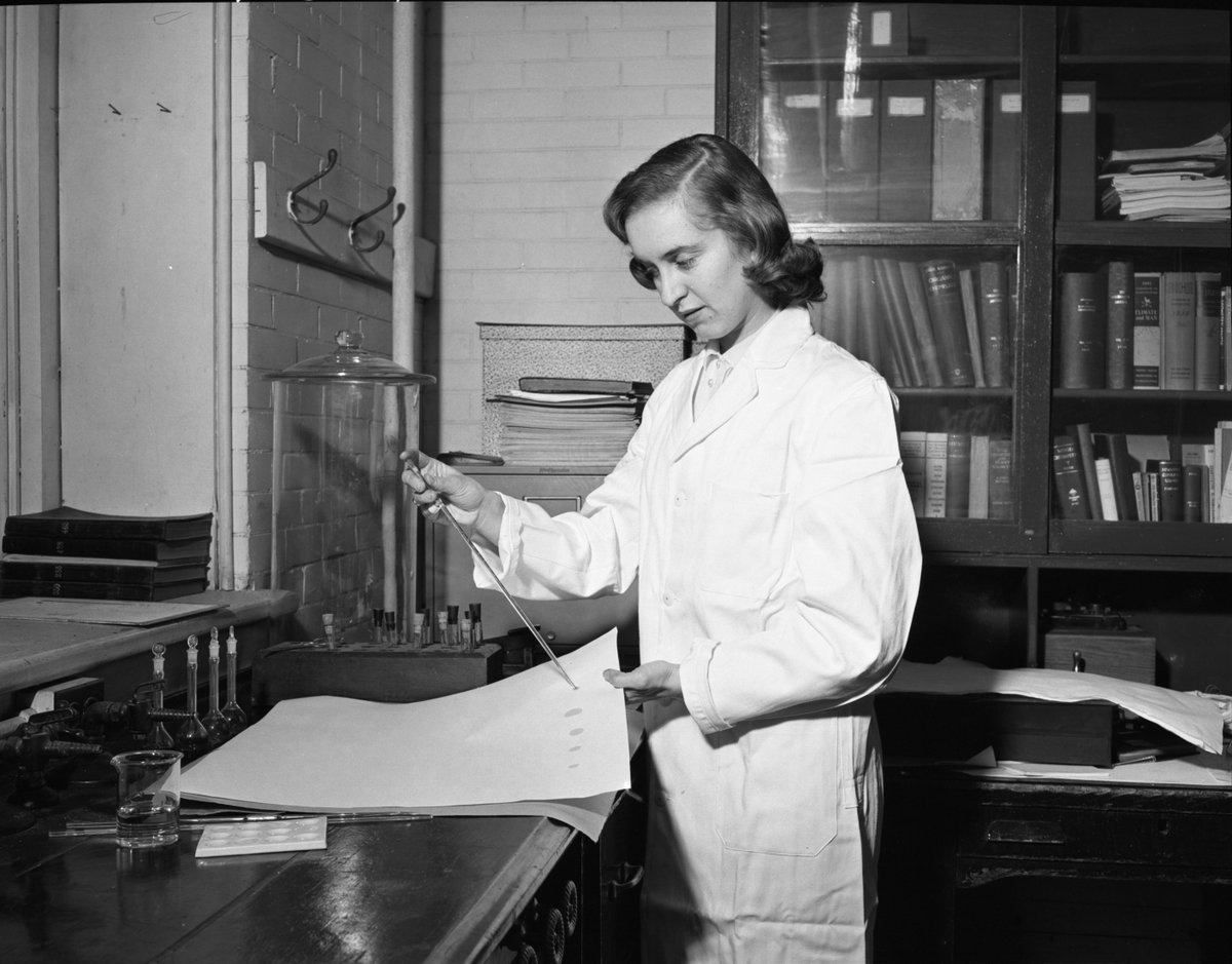 kristyvonmoos's tweet photo. Mrs. Doreen I. Parker testing soil samples for amino acids, 1951. @SciTechImages #OttExpFarm #womeninscience https://t.co/kbX7SC0cYo