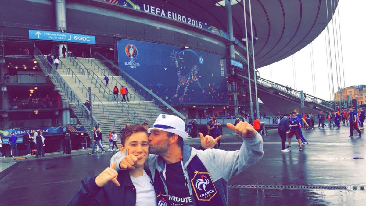 RaiianR_'s tweet photo. Merci pour ce match de fou #FRAISL #lesbleus le feu 🇫🇷🇫🇷🎉🎉 @supervictor https://t.co/If5sqNbw2N