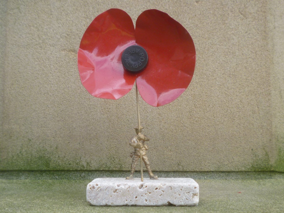 HydeParkCem's tweet image. More pics of the @nicjoly sculpture at Hyde Park Cemetery @MyDoncaster marking #Somme100 @141days @DoncasterWW1
