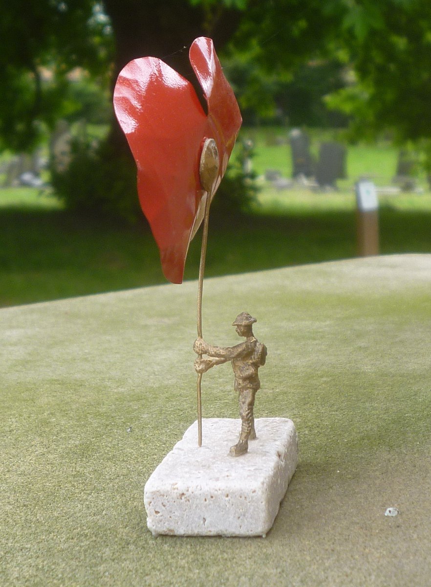 HydeParkCem's tweet image. More pics of the @nicjoly sculpture at Hyde Park Cemetery @MyDoncaster marking #Somme100 @141days @DoncasterWW1