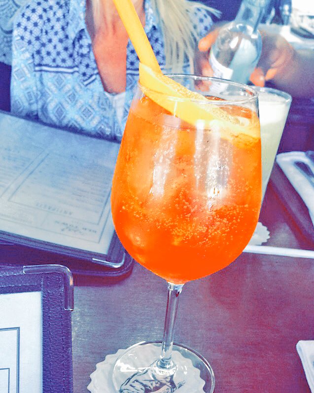 KayzGray's tweet photo. Never say no to a cocktail 😉🍹💖💃✨ https://t.co/N6OHpLAabF