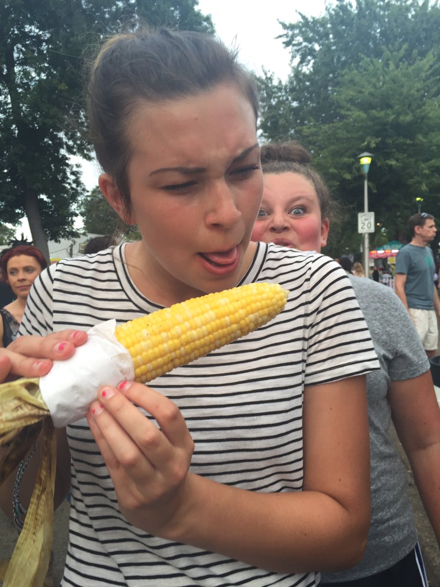 lucia24e's tweet photo. happy 16th chlo!!! love you ❤️💙🎈@18chlo https://t.co/OSrUM7mkMg