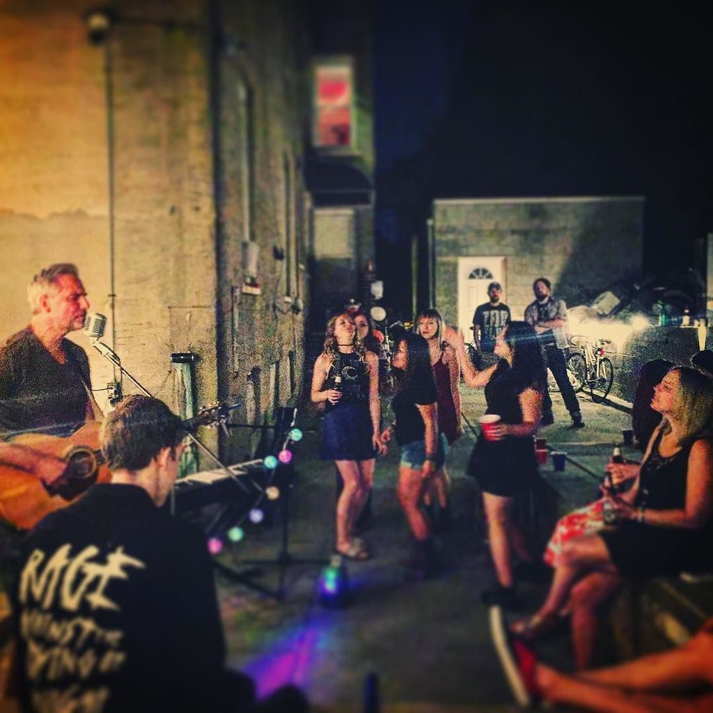 @jonchristopherallen getting the dance party going <a href="/mackenziegreer/">Mackenzie Greer</a> #bday #live #music #jul… ift.tt/29dFR2t
