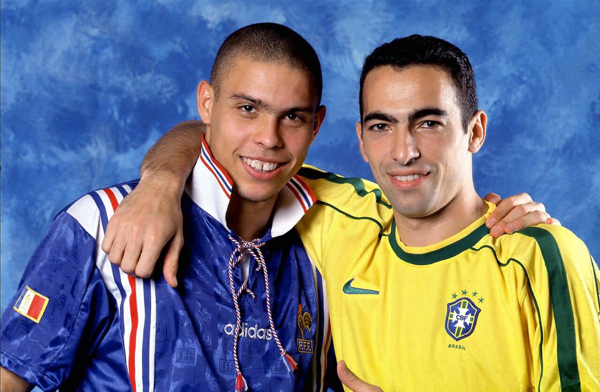 Photos of Football 在Twitter 上：&quot;Ronaldo &amp; Youri Djorkaeff... #FRA #throwback  #football https://t.co/zDsX7hFJ4G&quot; / Twitter