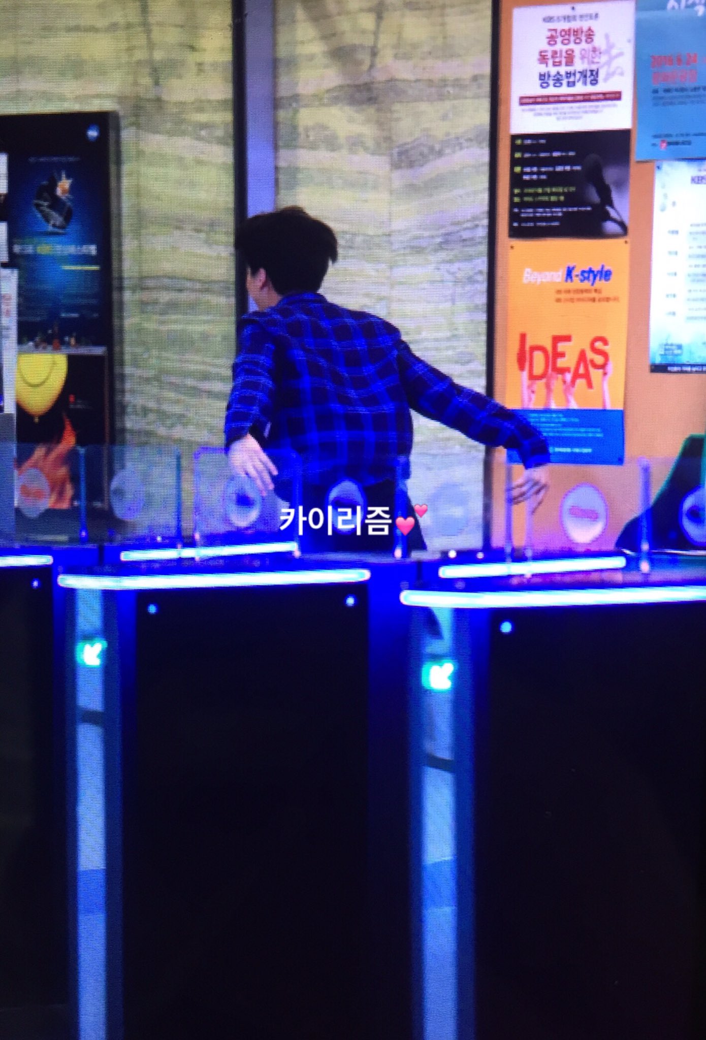 CmiOSkiVIAAAVOo.jpg:large