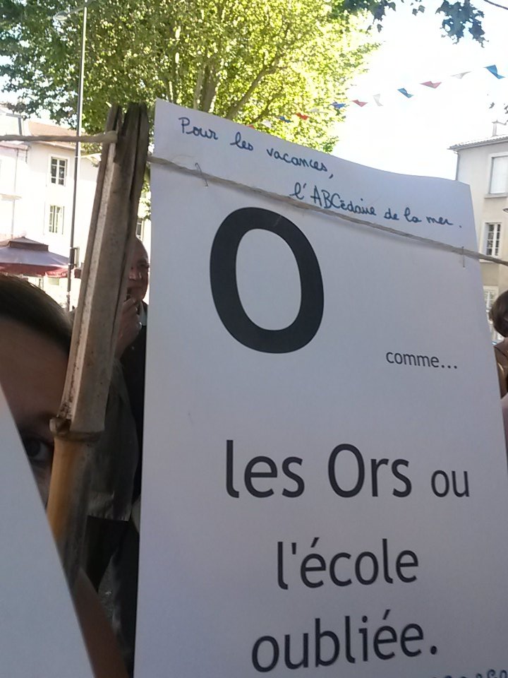 free_romans's tweet photo. #l'avenirc'estl'ecole https://t.co/42eyA9Zy3I