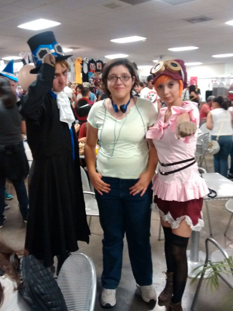 moncheryu's tweet photo. #StarConLeón lo mejor y conoci a un señoron del doblaje arturomercado y los cosplayers muy amables muy bien sii https://t.co/Sqd63cIrpA