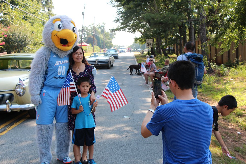 AtlantaDream's tweet photo. Happy 4th of July @AtlantaDream fans! Have a happy holiday! #RWTD #4thOfJuly https://t.co/eaJ7HLVixk