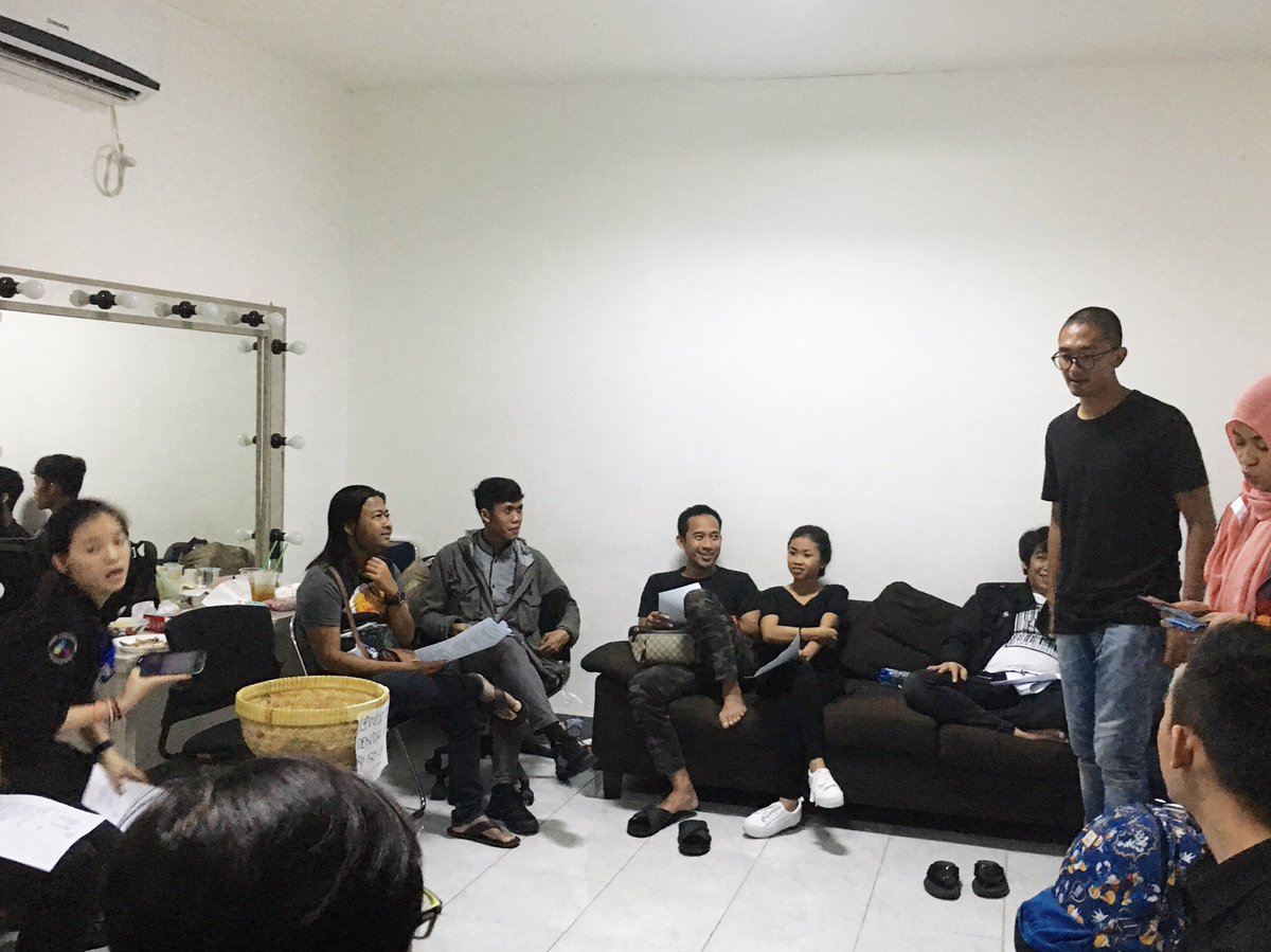 Tebak2an yok sapa nih wayang yg belom dateng? #OVJKiteLagiLebaran