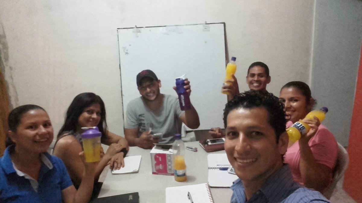 Braulio52084649's tweet photo. Reunión de trabajo equipo #TheNetworking'sPower @SelfieConOmni @Orlandito83 @Gabisita89 @Omnilife https://t.co/wifJi74SDf