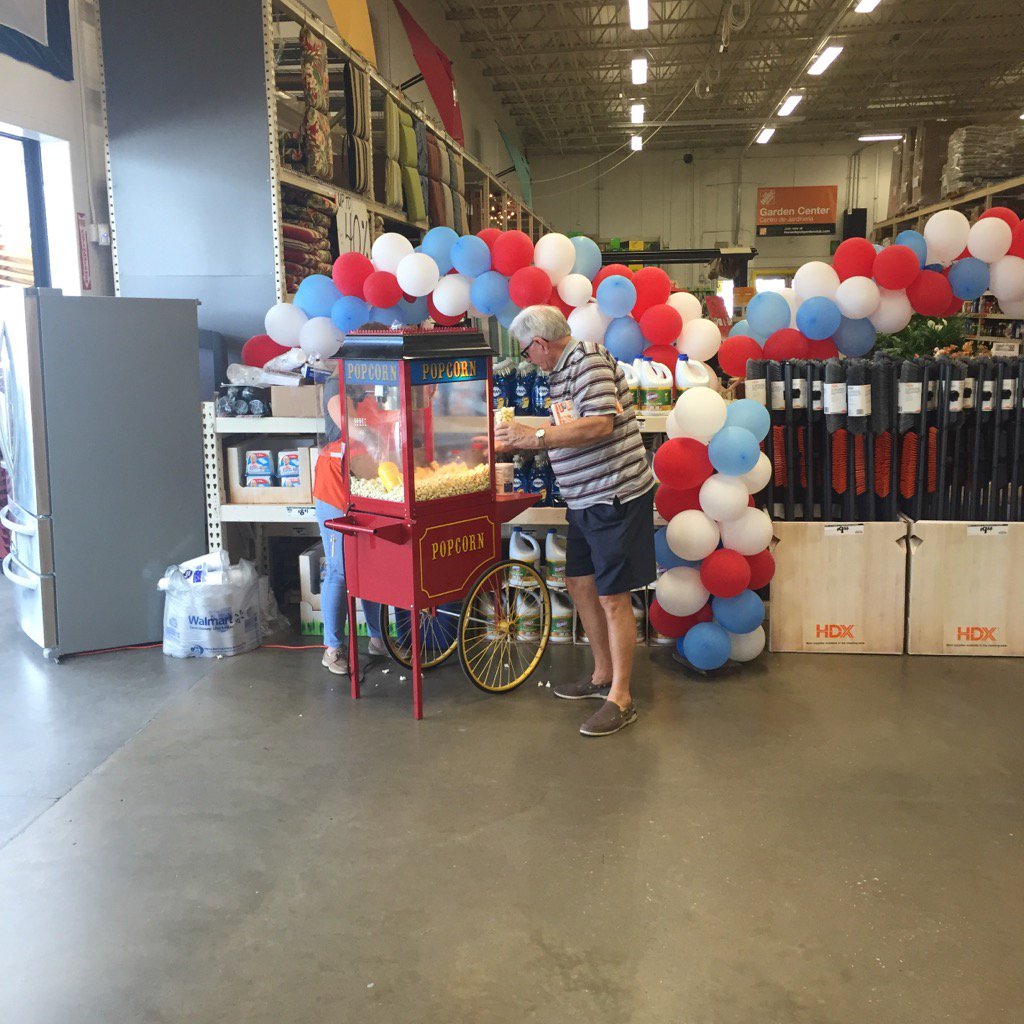 HD 6951 Making happy customers 1 popcorn bag at a time.