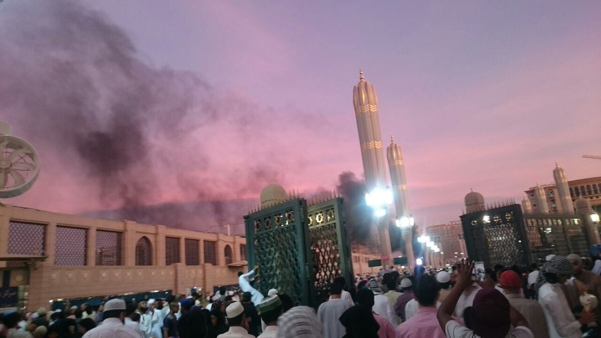 Razarumi's tweet photo. Images from #Medina after the blast. Details still not confirmed. Condemnable. #SaudiArabia https://t.co/JAu7mClOfq
