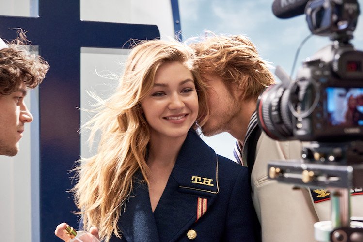 bestgigiphotos's tweet photo. The Girl ⚓ https://t.co/yIiL7btbcS
