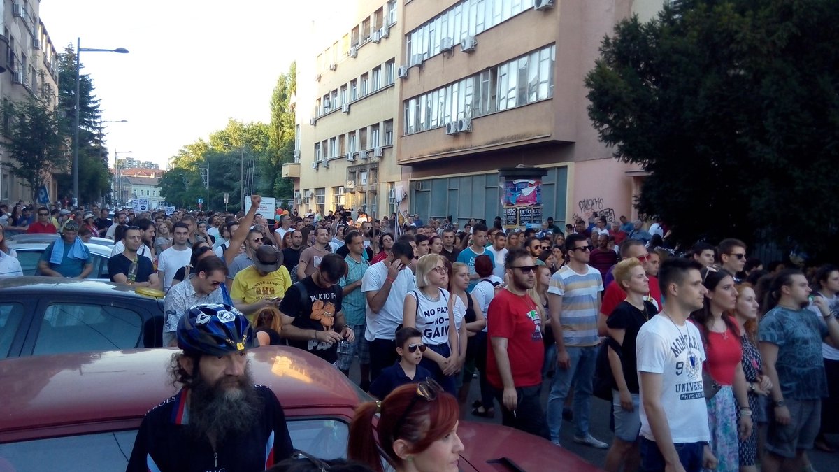 Jasnazugic's tweet photo. Uskoro počinje protestni koncert! #podrziRTV @PodrziRTV https://t.co/lq6hFxIx1e