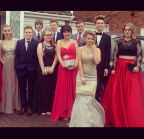 donnalouise_29's tweet photo. Mines the #youngmod at the back left #Prom 👔🆒 https://t.co/pEbyXfHsf9