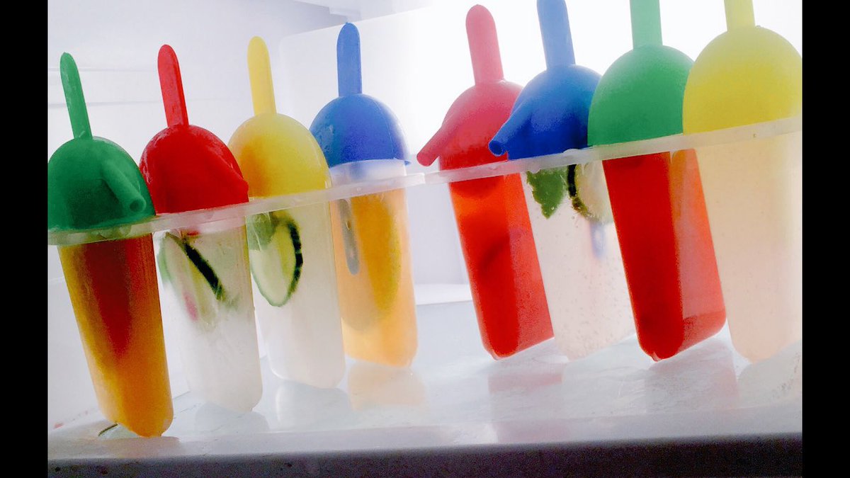 Bia_agus_deoch's tweet photo. Picked these up in #Deliaskitchen shop #cork The icepop holder has a built in straw for the melted pop. Great ideaππ https://t.co/WzWdq9QgAL