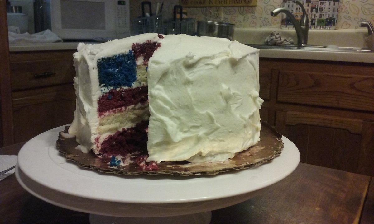 eightbitghost's tweet photo. Happy #4thofJuly!
#cake
#IndependenceDay
#4thofJulyCake
#TastyPatriotism https://t.co/Vpp1xk9Ko0