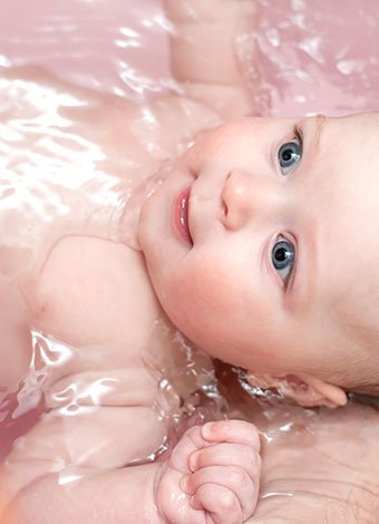 El primer baño de tu bebé. 

guiainfantil.com/salud/higiene/…