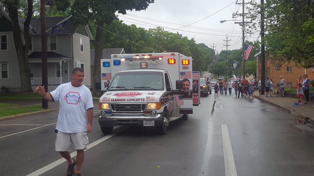 PappasMobile's tweet photo. Gotta say, @sharonvilleohio is an awesome place. Thanks for letting me join your #4thOfJuly parade! #HamCoGOP https://t.co/RE5UpnLz0a