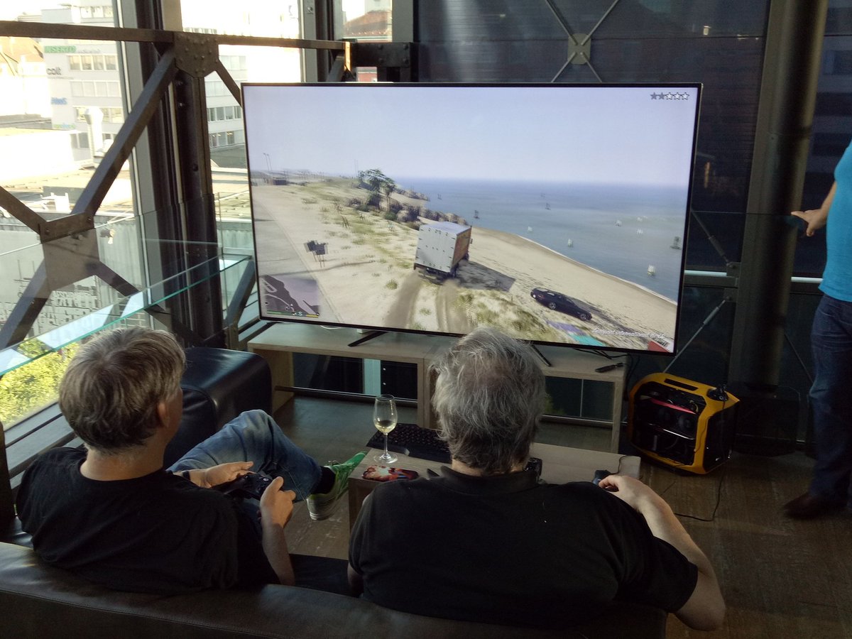 BenjaminLesueur's tweet photo. #intel #mininight #4k https://t.co/XCKErmE9iM